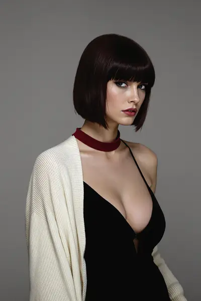 Fashion Editorial: 90s Minimalist Studio Portrait — Gemini prompt variation 4