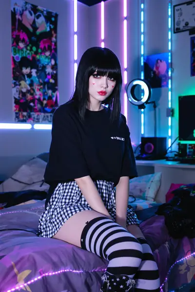 Hyper-Realistic E-Girl Portrait: Full Body and Cinematic Lighting — Gemini prompt variation 3
