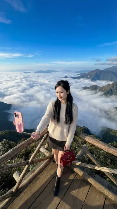 DALL-E 3 Mountain Observation Deck Lookbook Prompt — DALL-E prompt variation 6