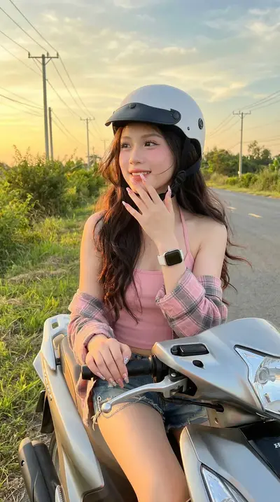 Titanium Silver Scooter Golden Hour Lifestyle Prompt — Midjourney prompt variation 4