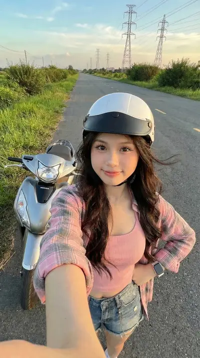 Titanium Silver Scooter Golden Hour Lifestyle Prompt — Midjourney prompt variation 3