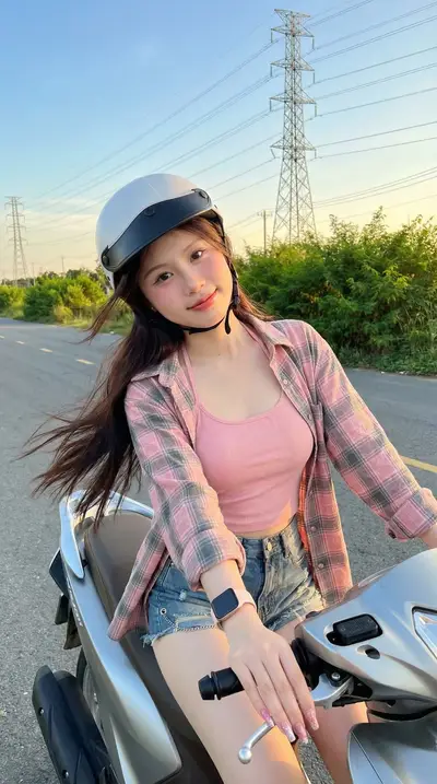 Titanium Silver Scooter Golden Hour Lifestyle Prompt — Midjourney prompt variation 6