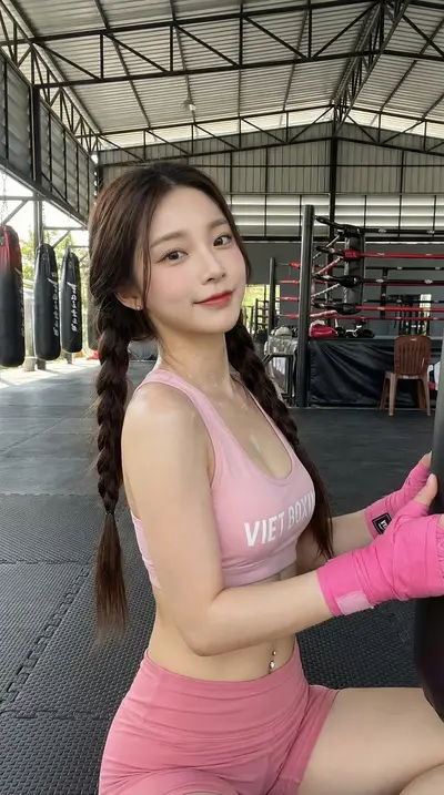 Midjourney Muay Thai Boxing Girl Photography Prompt — Midjourney prompt variation 7