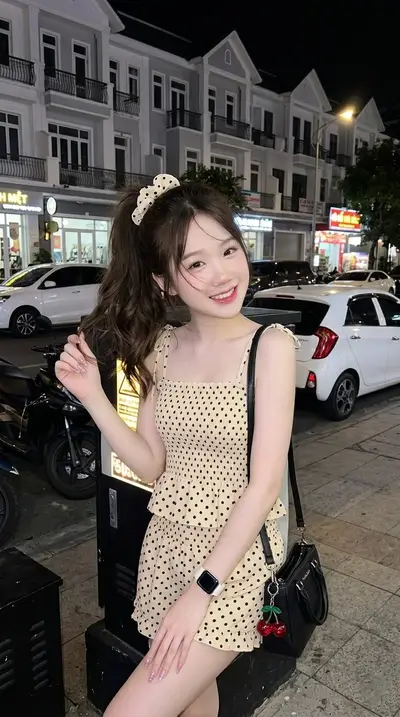 Saigon Night Street Style Asian Beauty Portrait Prompt — Midjourney prompt variation 2