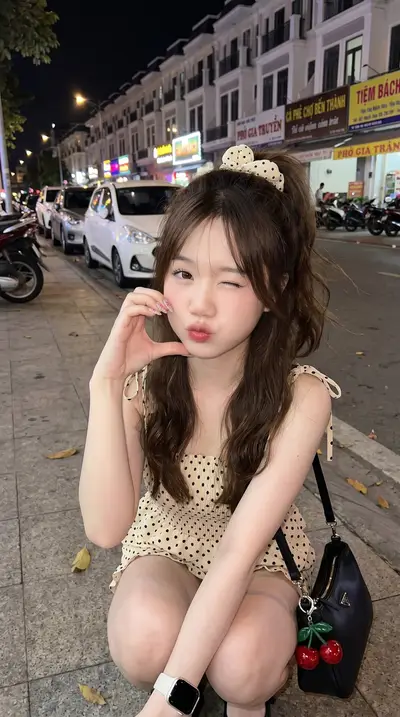 Saigon Night Street Style Asian Beauty Portrait Prompt — Midjourney prompt variation 5